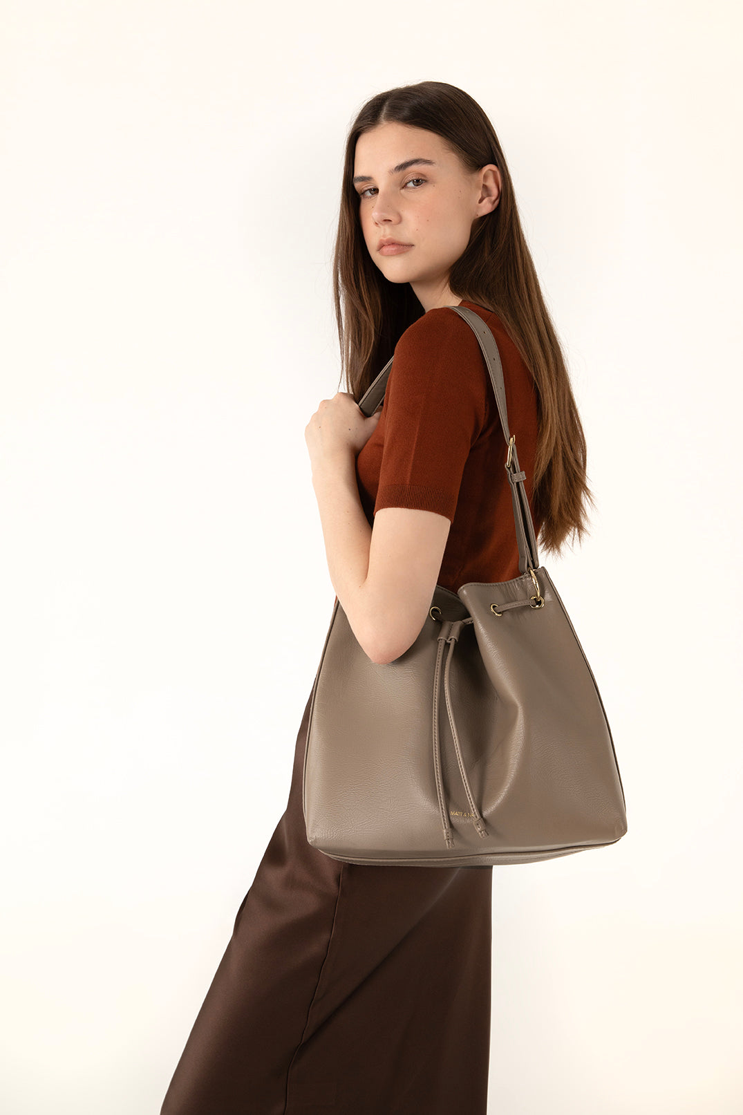 JAN Vegan Bucket Bag – Theme | Color: Sepia - variant::sepia