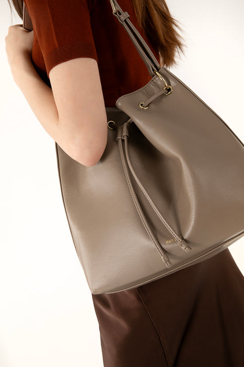 JAN Vegan Bucket Bag – Theme | Color: Tomato - variant::tomato