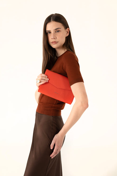 LILIAN Vegan Clutch – Theme | Color: Sepia - variant::sepia