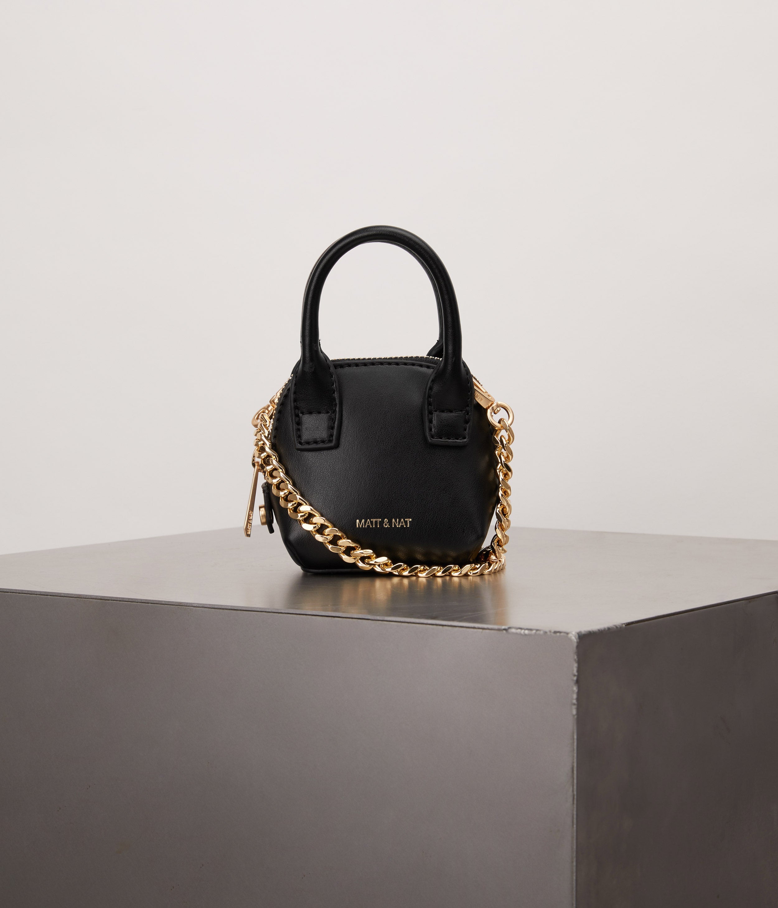 GESSI PICO Vegan Crossbody Bag APPLESKIN™ Matt & Nat Europe