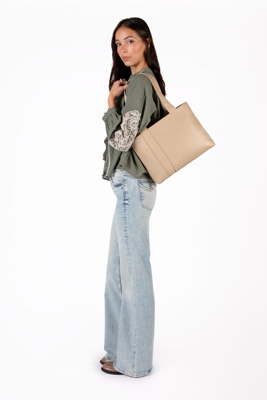 GARNI Vegan Tote Bag - Forum | Color: Rum- variant::rum