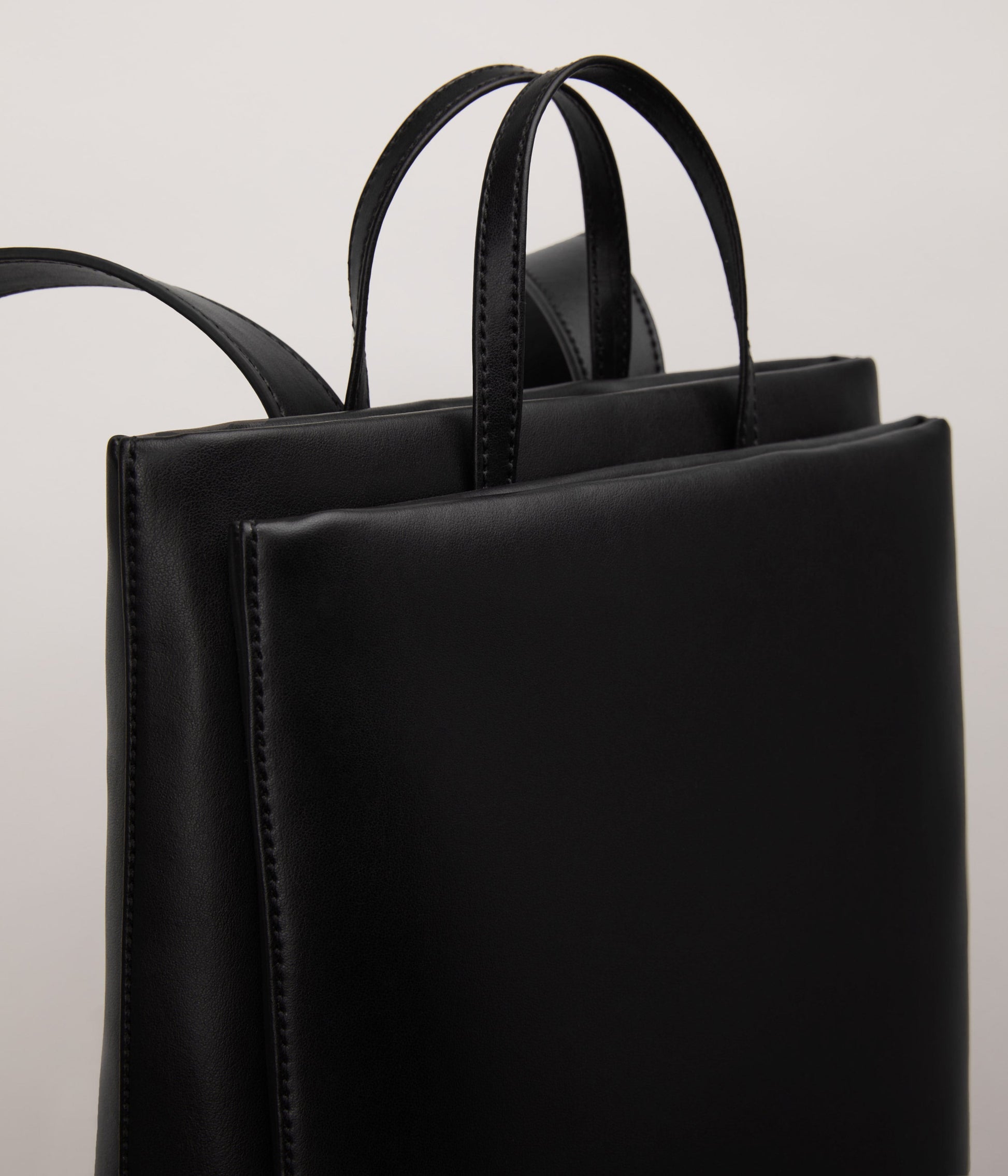 variant:: black -- reign appleskin black