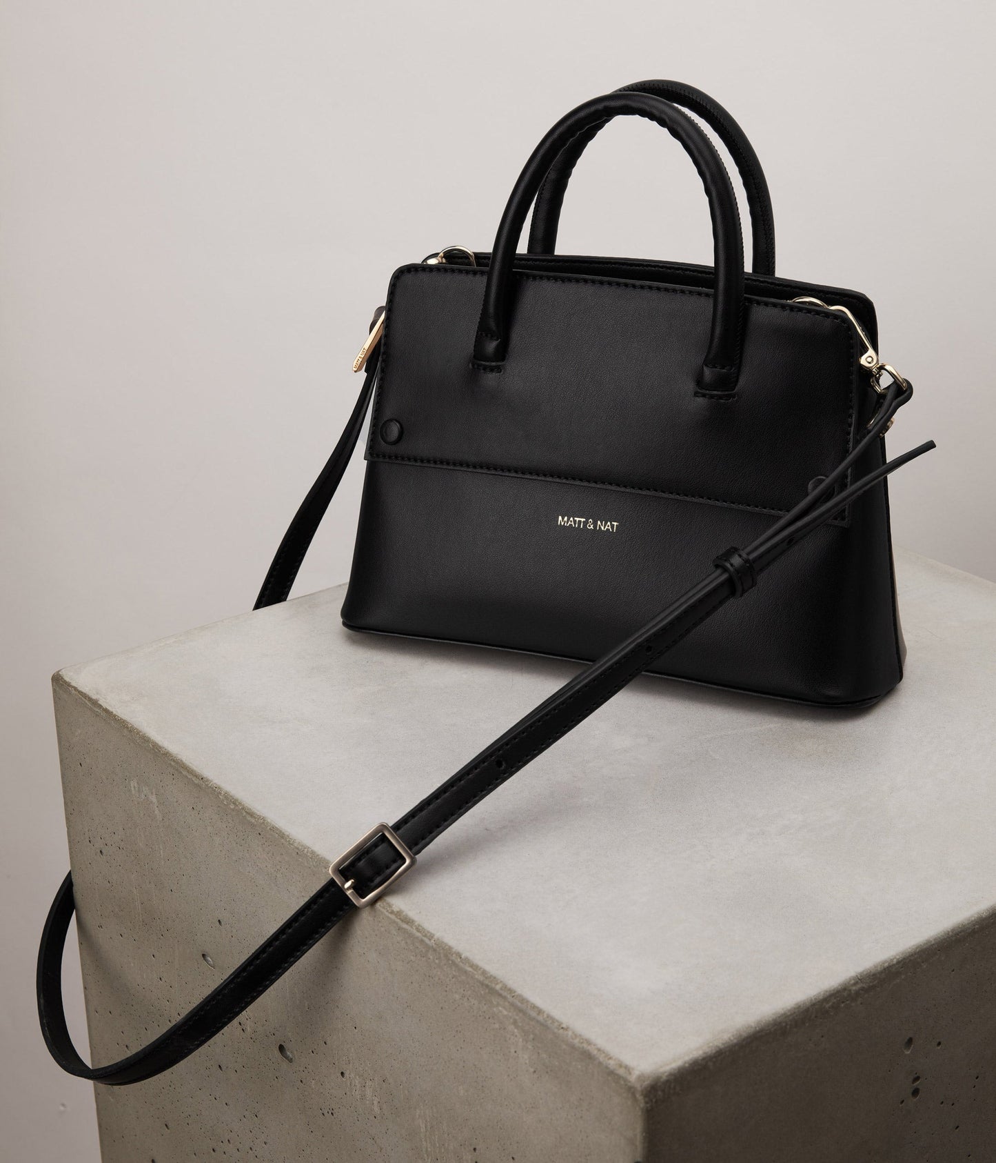 variant:: black -- silva sm uppeal black